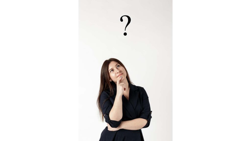 Eine Kundin stellt Fragen zu beglaubigten Übersetzungen